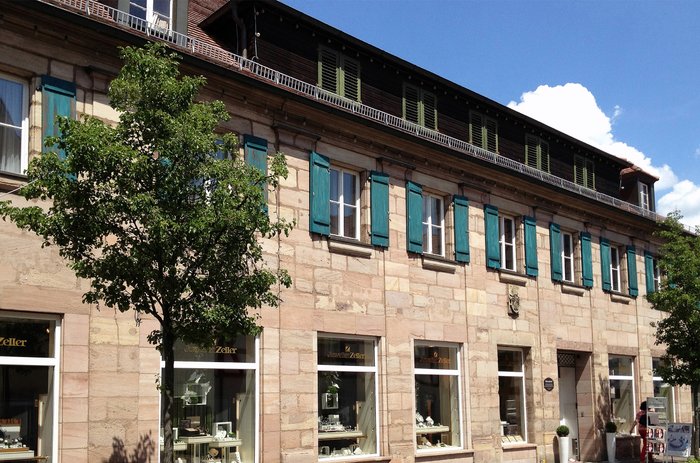 Altbau Gebäude von außen fotografiert